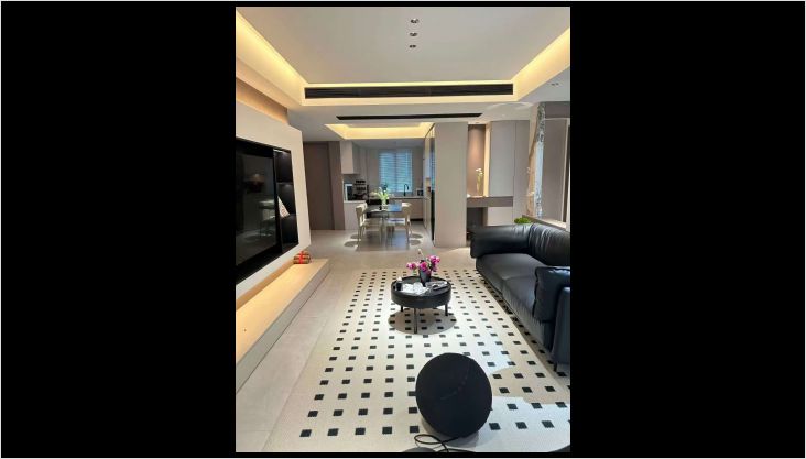 不深不淺的色調，配色中性暖